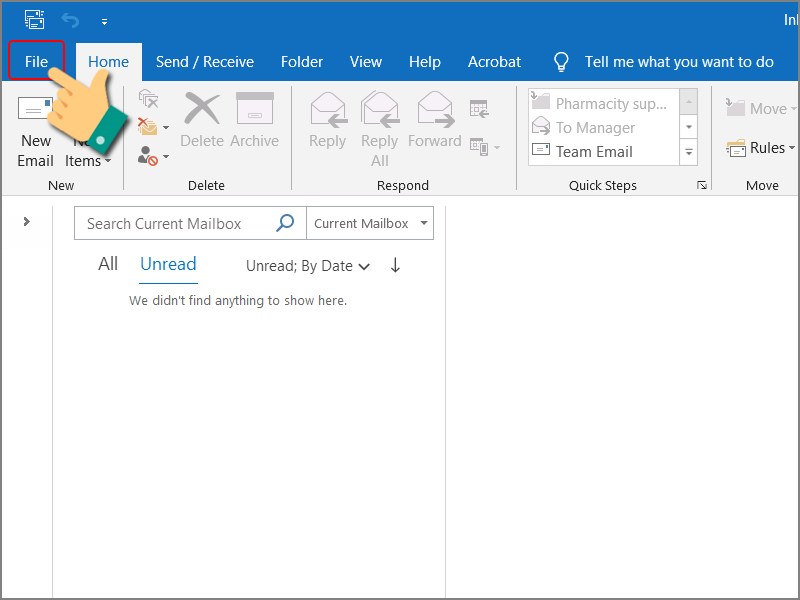 Cửa sổ Outlook với thẻ File nằm ở góc trái trên dải ribbon